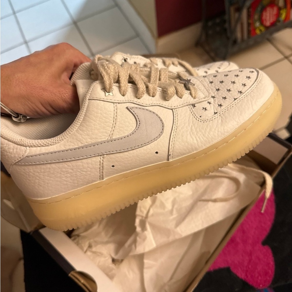 Nike - Picture 2 of 4
